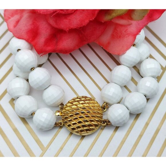 Vintage BRACELET Monet Double Strand Lucite White Beaded Gold Tone Clasp 7" - Picture 1 of 11